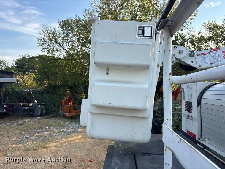 image for item ES8181 2012 Ford F550 Super Duty bucket truck