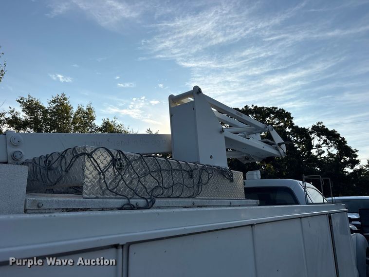 image for item ES8181 2012 Ford F550 Super Duty bucket truck