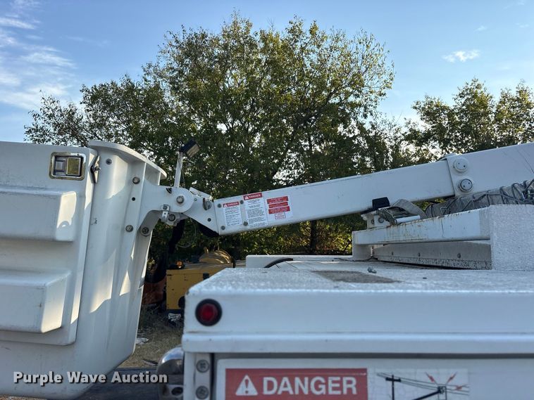 image for item ES8181 2012 Ford F550 Super Duty bucket truck