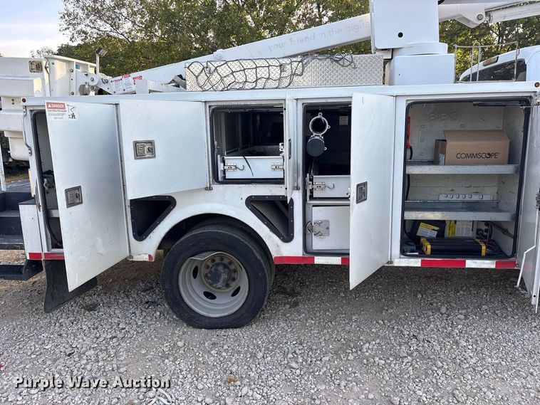 image for item ES8181 2012 Ford F550 Super Duty bucket truck