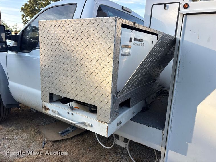 image for item ES8181 2012 Ford F550 Super Duty bucket truck