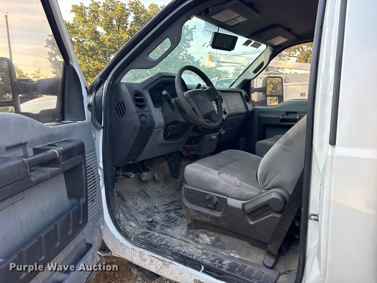 image for item ES8181 2012 Ford F550 Super Duty bucket truck