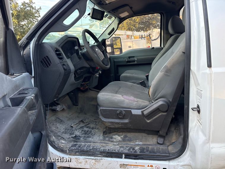 image for item ES8181 2012 Ford F550 Super Duty bucket truck