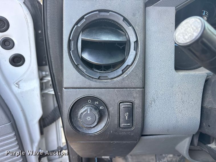 image for item ES8181 2012 Ford F550 Super Duty bucket truck