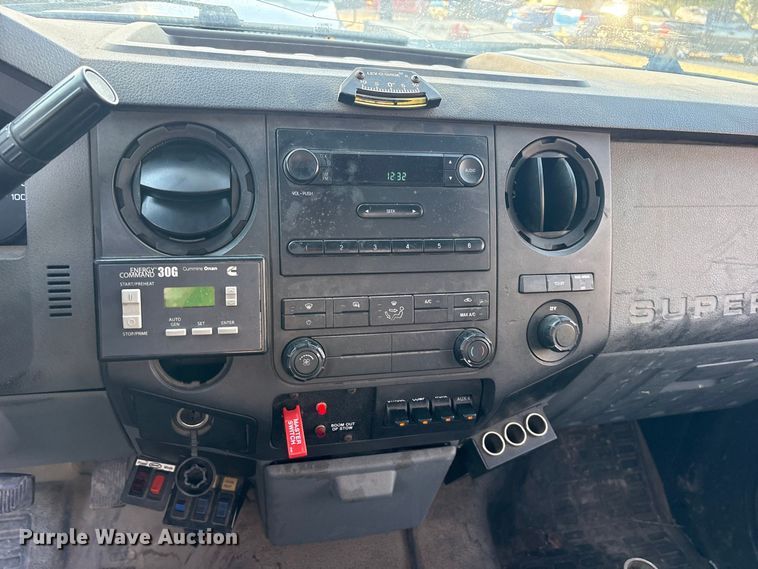image for item ES8181 2012 Ford F550 Super Duty bucket truck