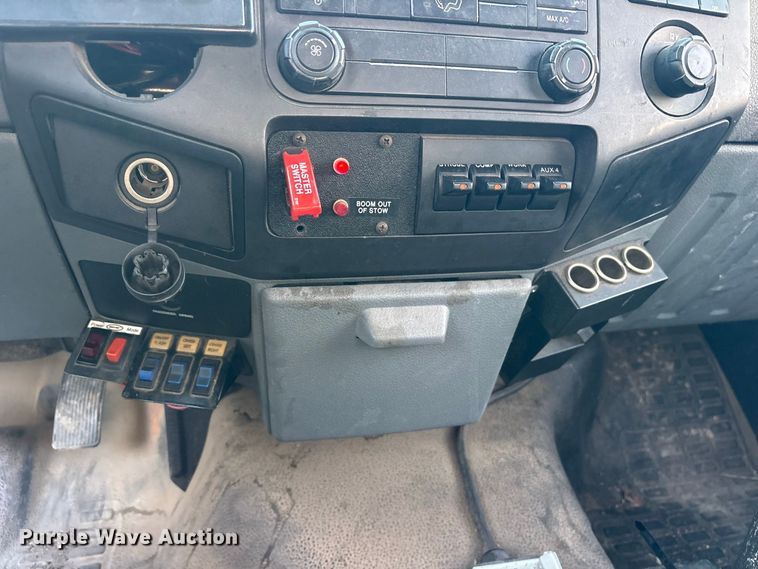 image for item ES8181 2012 Ford F550 Super Duty bucket truck