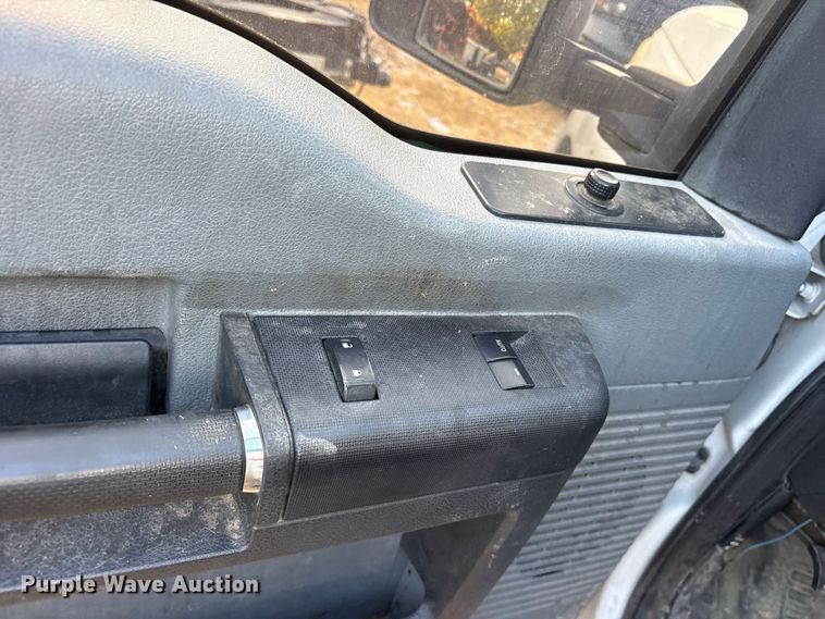 image for item ES8181 2012 Ford F550 Super Duty bucket truck