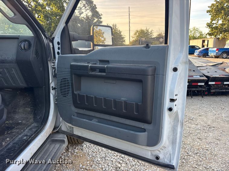image for item ES8181 2012 Ford F550 Super Duty bucket truck