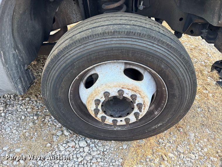 image for item ES8181 2012 Ford F550 Super Duty bucket truck