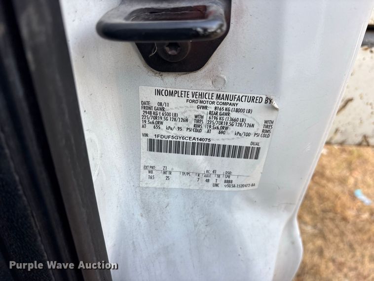 image for item ES8181 2012 Ford F550 Super Duty bucket truck