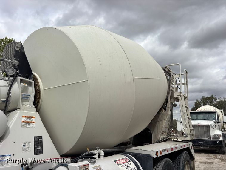 image for item ES8189 2024 Peterbilt 567 ready mix truck