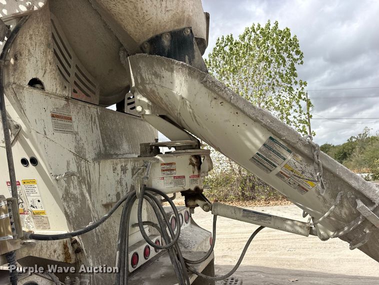 image for item ES8189 2024 Peterbilt 567 ready mix truck