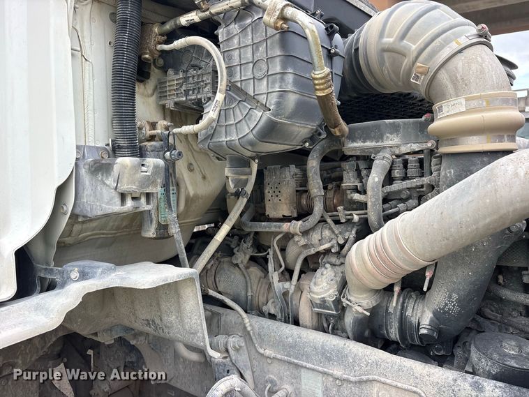 image for item ES8189 2024 Peterbilt 567 ready mix truck