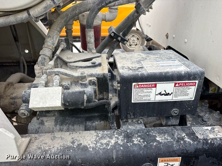 image for item ES8189 2024 Peterbilt 567 ready mix truck