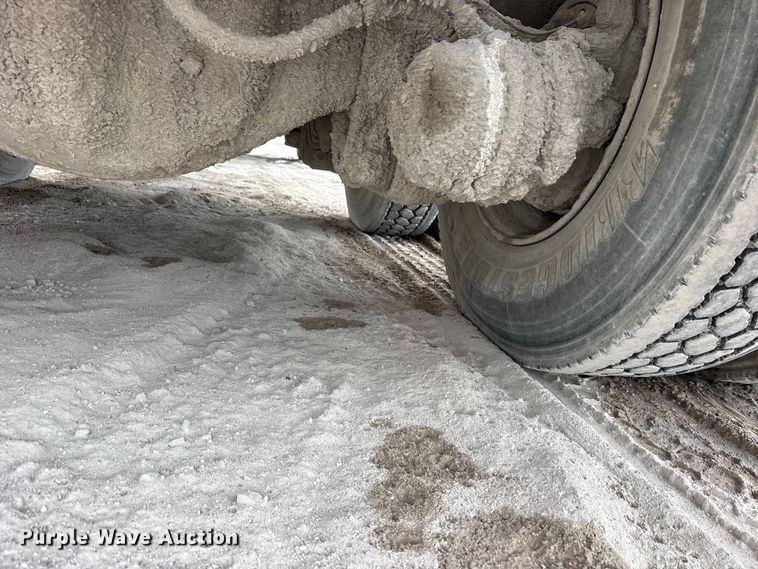 image for item ES8189 2024 Peterbilt 567 ready mix truck