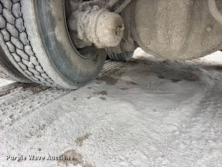 image for item ES8189 2024 Peterbilt 567 ready mix truck