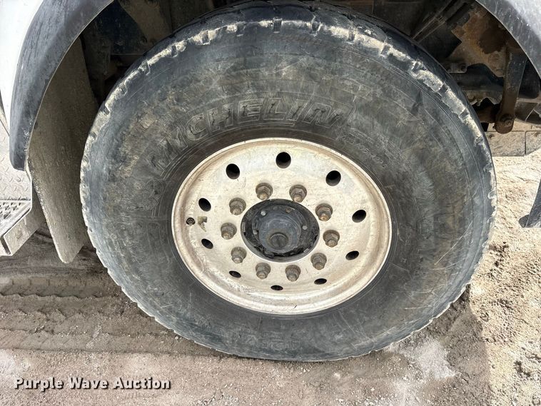 image for item ES8189 2024 Peterbilt 567 ready mix truck
