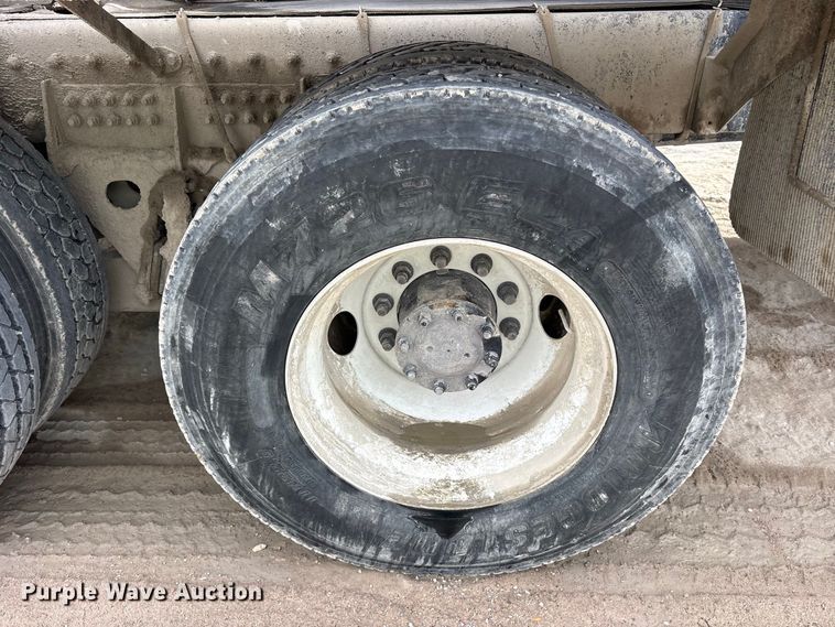 image for item ES8189 2024 Peterbilt 567 ready mix truck