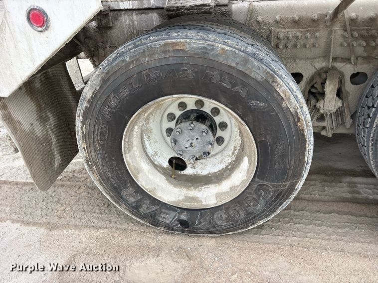 image for item ES8189 2024 Peterbilt 567 ready mix truck