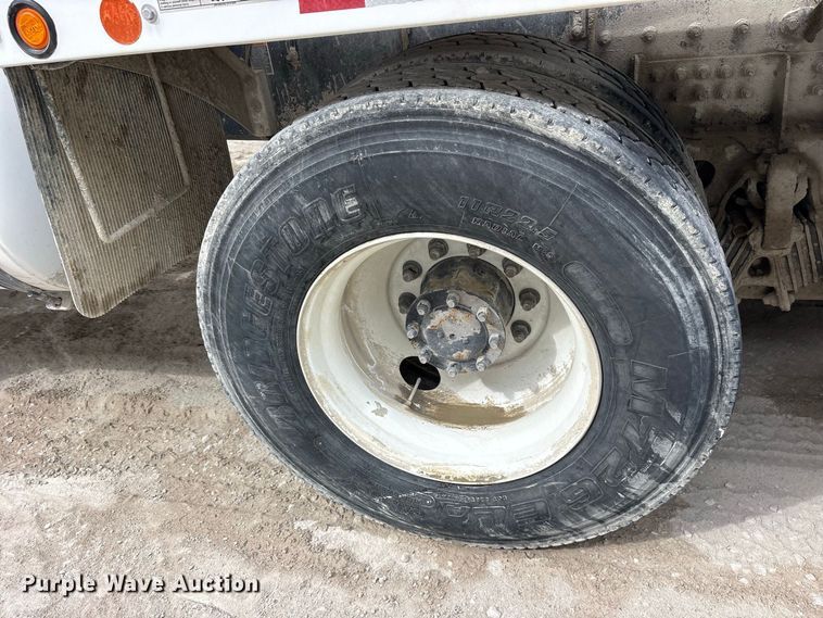 image for item ES8189 2024 Peterbilt 567 ready mix truck