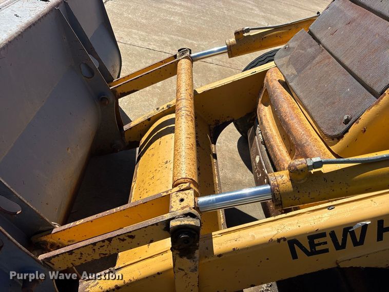 image for item ES8216 1999 New Holland 655E backhoe
