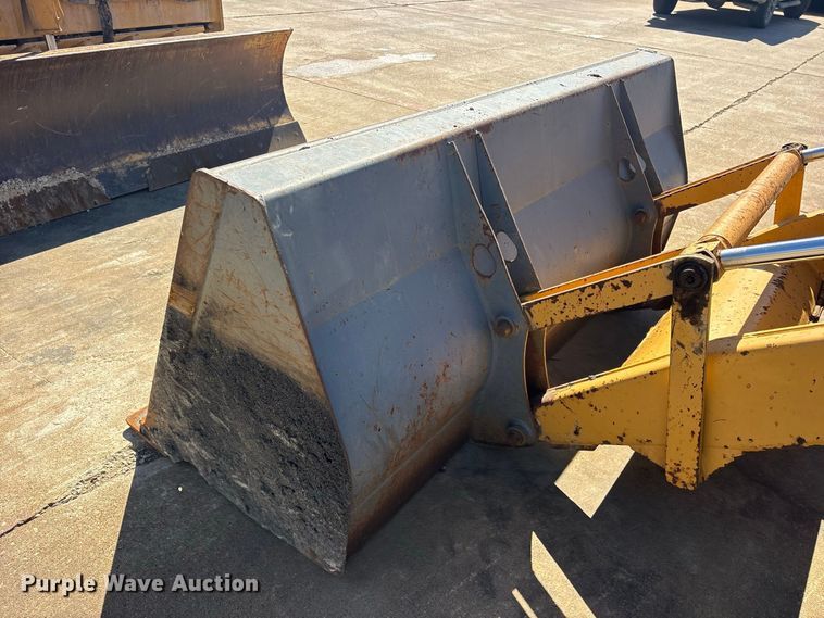 image for item ES8216 1999 New Holland 655E backhoe