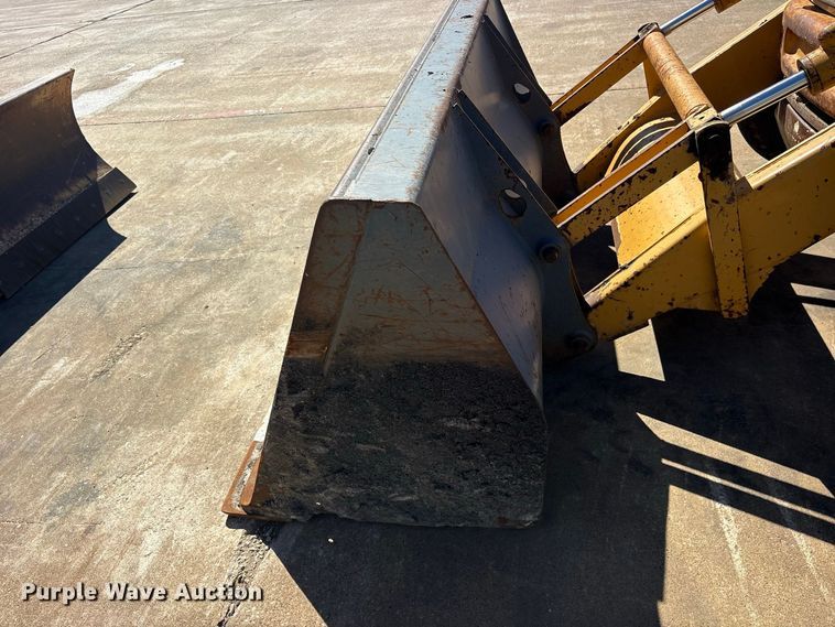 image for item ES8216 1999 New Holland 655E backhoe