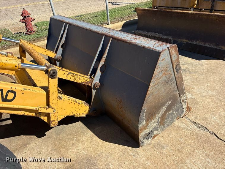 image for item ES8216 1999 New Holland 655E backhoe