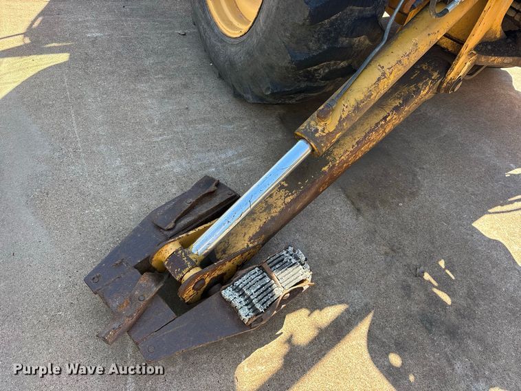 image for item ES8216 1999 New Holland 655E backhoe