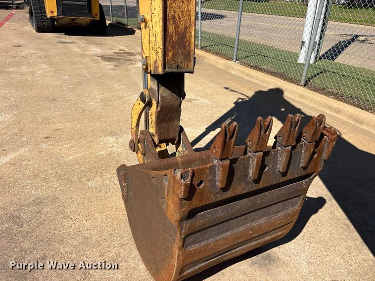 image for item ES8216 1999 New Holland 655E backhoe
