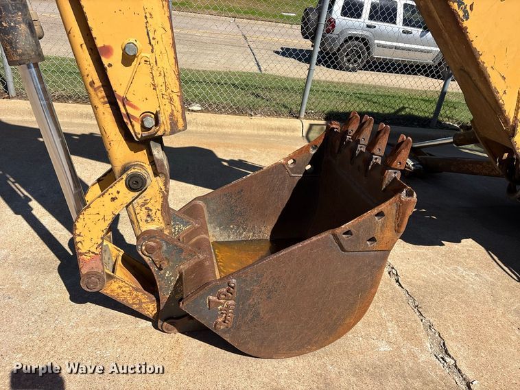 image for item ES8216 1999 New Holland 655E backhoe