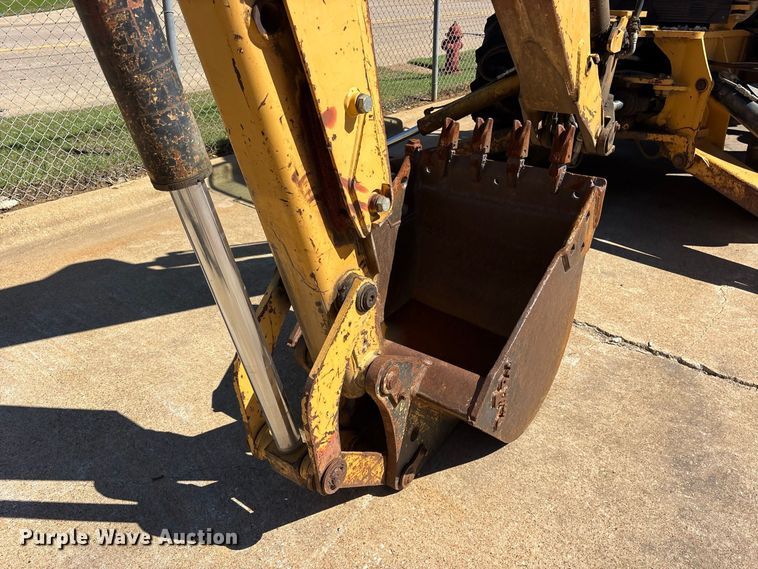image for item ES8216 1999 New Holland 655E backhoe