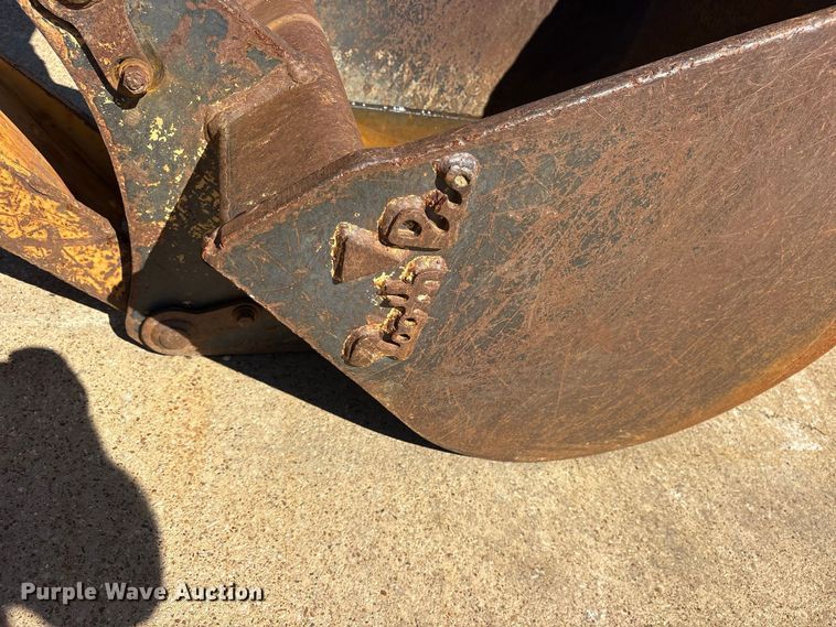 image for item ES8216 1999 New Holland 655E backhoe