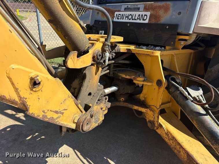 image for item ES8216 1999 New Holland 655E backhoe