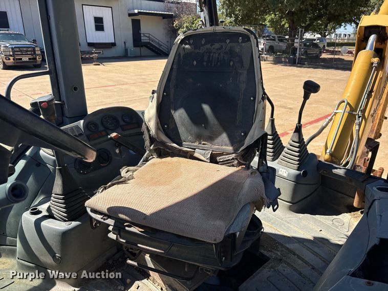 image for item ES8216 1999 New Holland 655E backhoe
