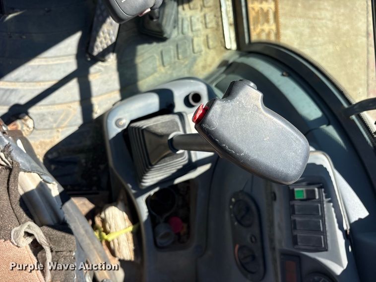 image for item ES8216 1999 New Holland 655E backhoe