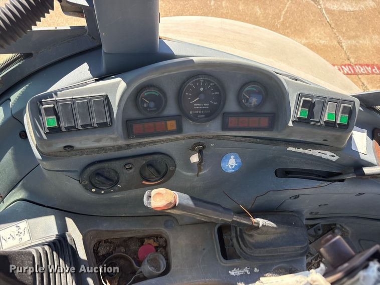 image for item ES8216 1999 New Holland 655E backhoe