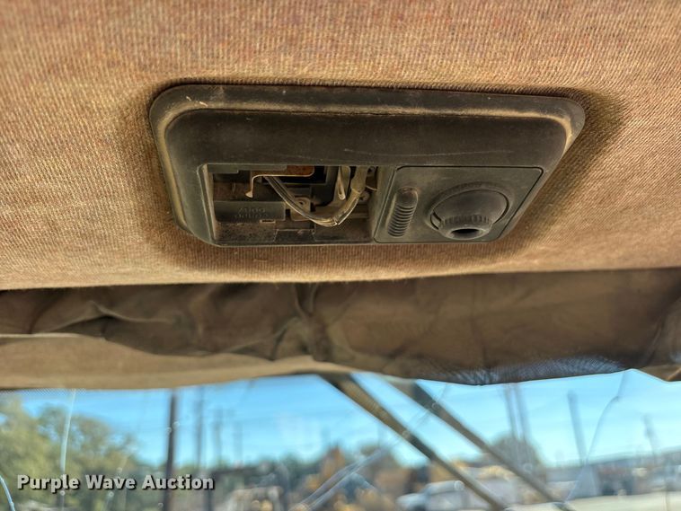 image for item ES8216 1999 New Holland 655E backhoe