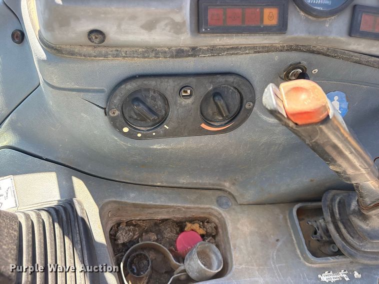image for item ES8216 1999 New Holland 655E backhoe