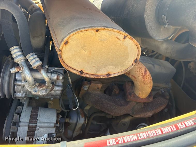 image for item ES8216 1999 New Holland 655E backhoe