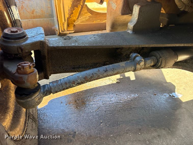 image for item ES8216 1999 New Holland 655E backhoe