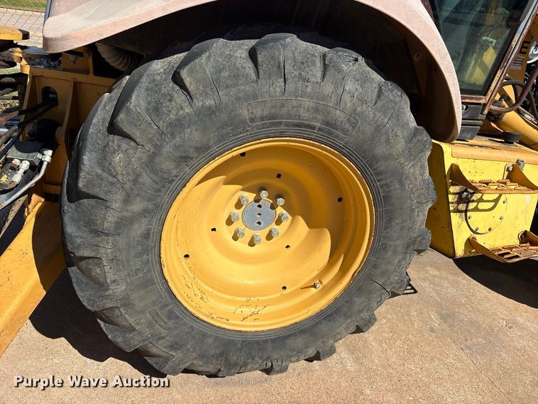 image for item ES8216 1999 New Holland 655E backhoe