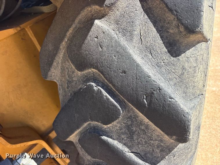 image for item ES8216 1999 New Holland 655E backhoe