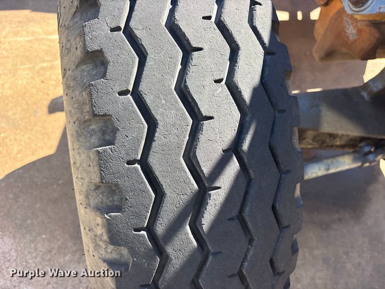 image for item ES8216 1999 New Holland 655E backhoe
