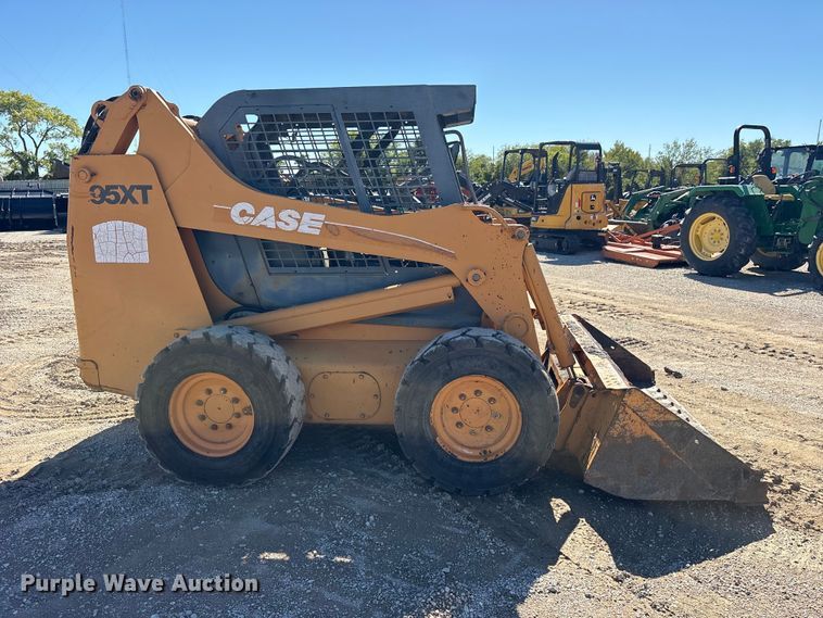 image for item ES8218 1998 Case 95XT skid steer loader