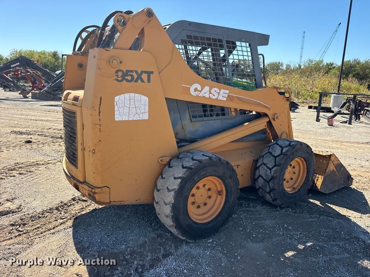 image for item ES8218 1998 Case 95XT skid steer loader