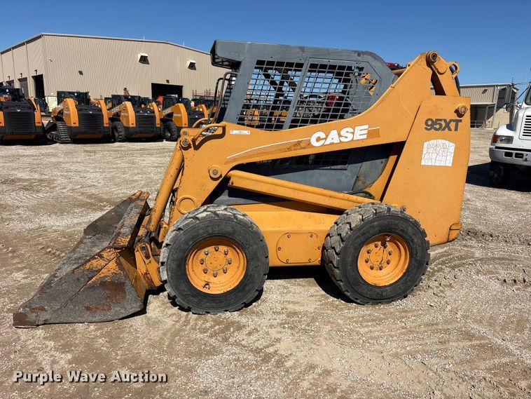image for item ES8218 1998 Case 95XT skid steer loader