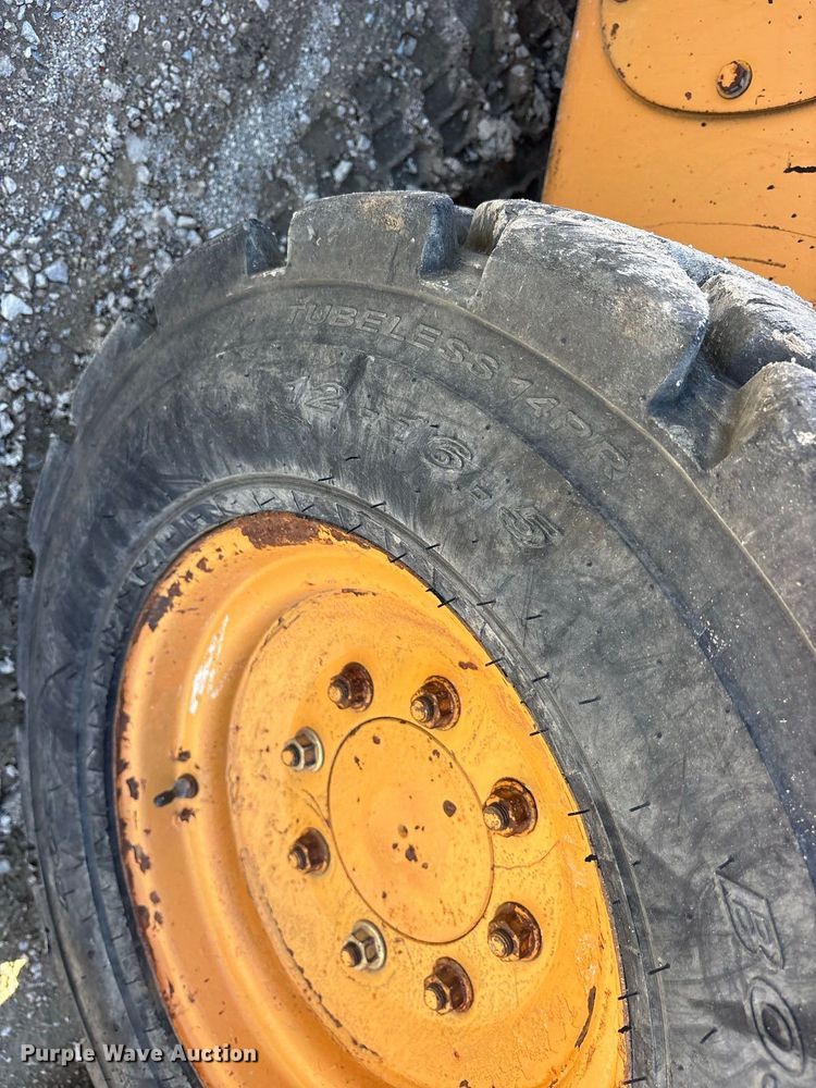 image for item ES8218 1998 Case 95XT skid steer loader