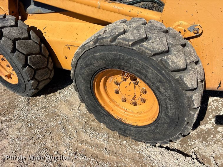 image for item ES8218 1998 Case 95XT skid steer loader