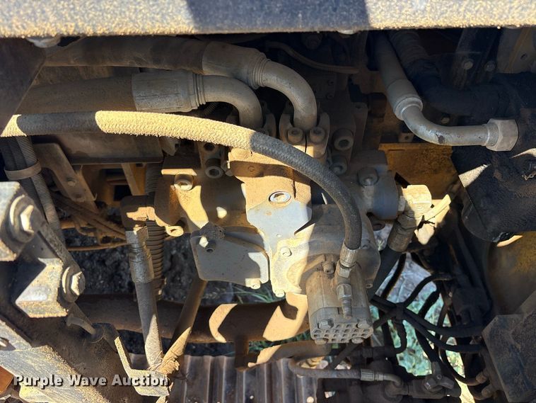 image for item ES8219 2017 John Deere 470G LC excavator